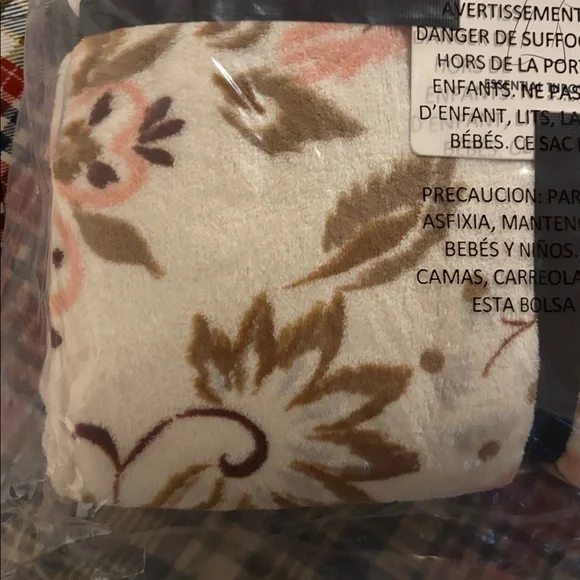 Vera Bradley Floral Blanket in Cream and Brown - Picture 7 of 7